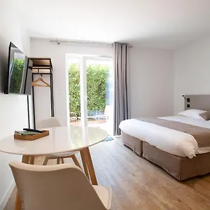 https://logis-les-cepages-restaurant-le-raisin.hotels-rhonealpes.com